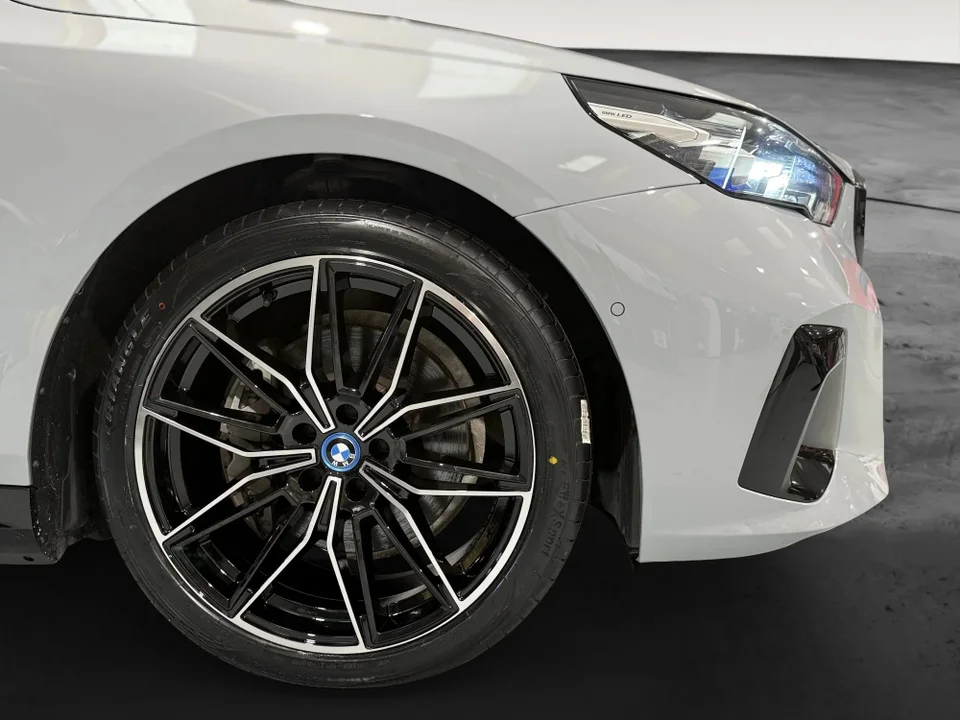 BMW i5 eDrive40 M-Sport 4d