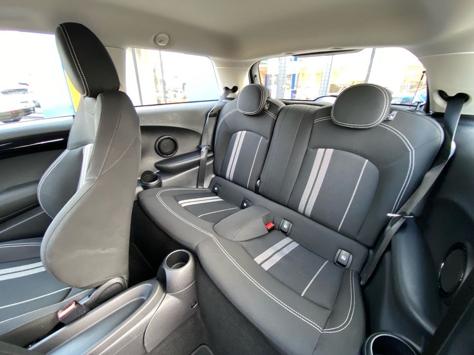 MINI Cooper SE Essential 3d