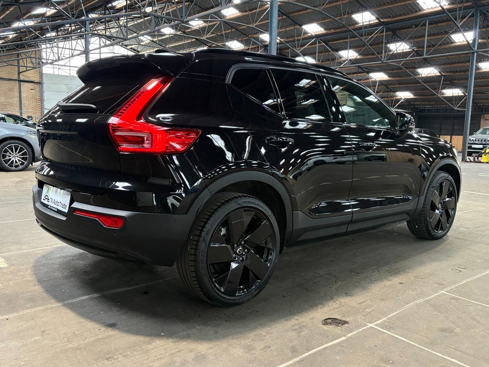 Volvo EX40 Extended Range Black Edition 5d