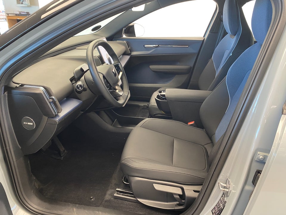 Volvo EX30 Extended Range Plus 5d