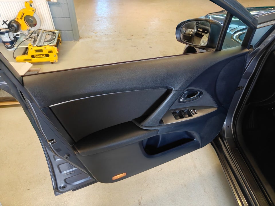 Toyota Avensis 2,0 D-4D TX stc. 5d