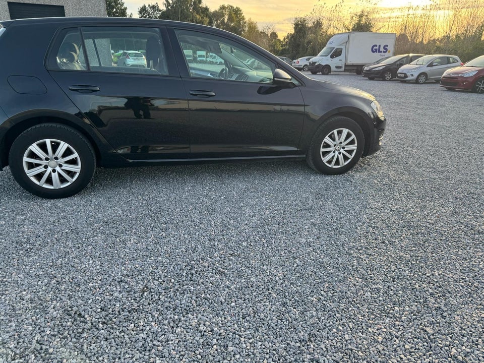 VW Golf VII 1,6 TDi 105 Trendline Variant BMT 5d