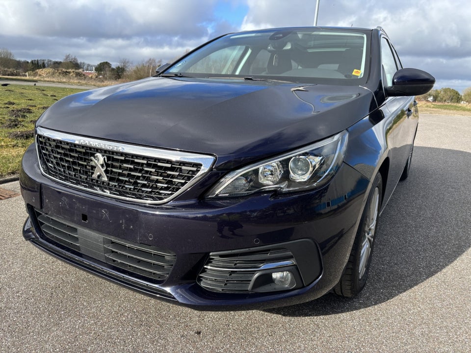 Peugeot 308 1,2 PureTech 130 Selection Sky SW 5d