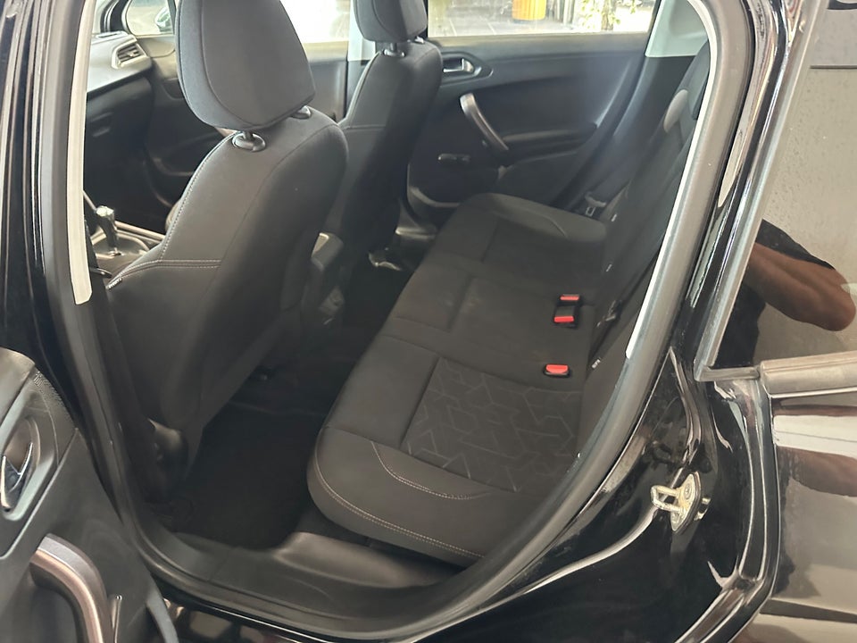 Peugeot 2008 1,2 e-VTi 82 Style ESG 5d