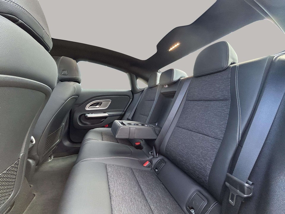 Mercedes CLA250+ EQ Progressive Advance Plus 4d