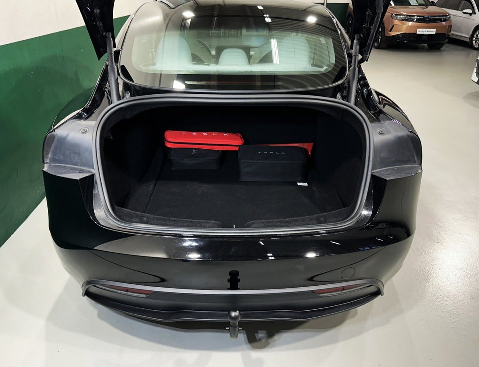 Tesla Model 3 Long Range AWD 4d