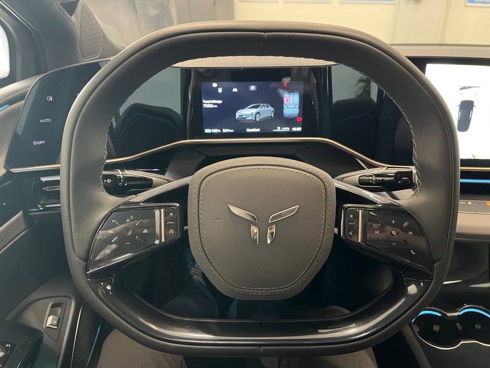 Hongqi EH7 111 Exclusive 4d