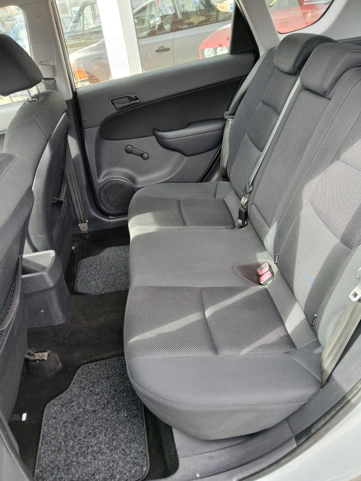 Hyundai i30 1,6 CRDi 90 Blue Drive CW 5d