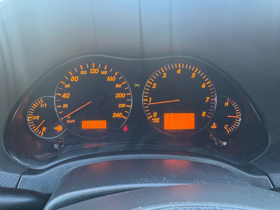 Toyota Avensis 1,8 VVT-i Terra stc. 5d