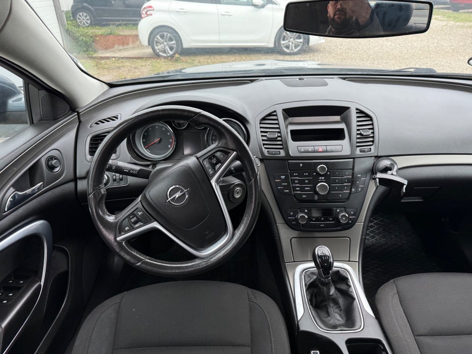 Opel Insignia 1,8 Edition 4d