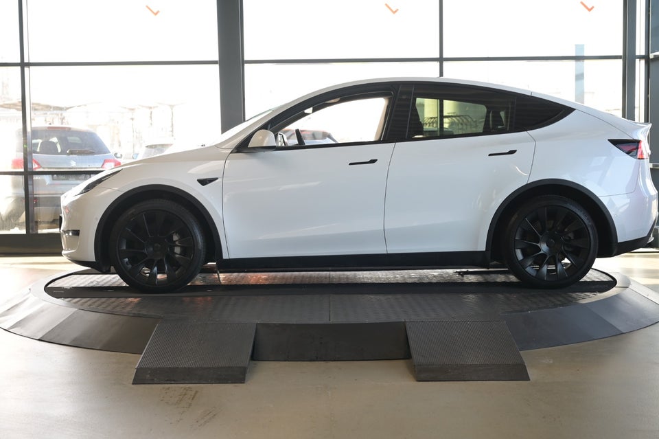Tesla Model Y Long Range AWD 5d