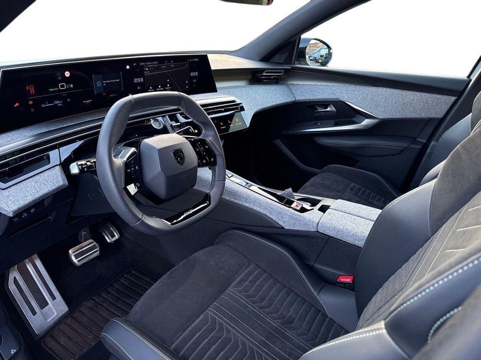 Peugeot e-3008 77 GT Pack 5d