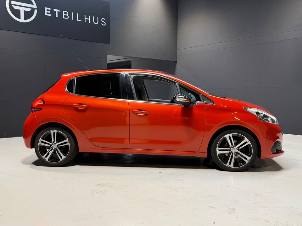 Peugeot 208 1,2 e-THP 110 Allure Sky 5d