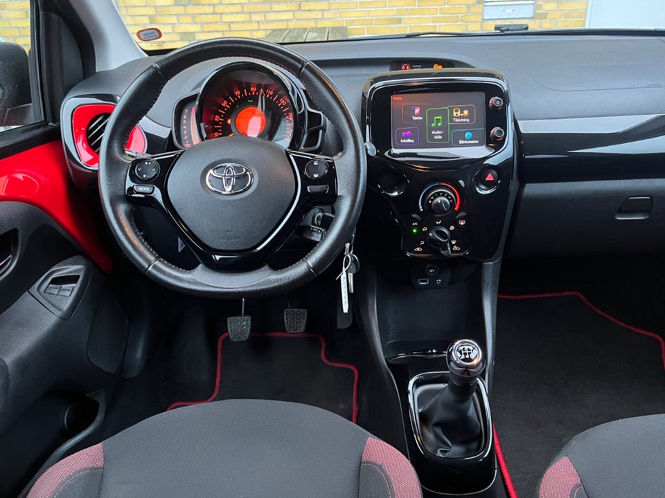 Toyota Aygo 1,0 VVT-i x-play x-touch 5d