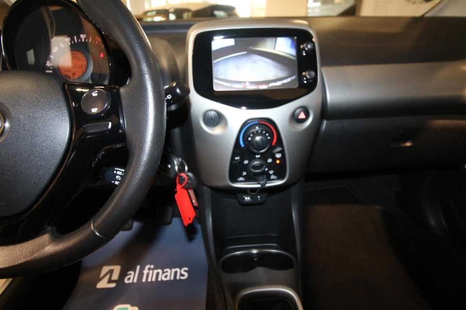 Toyota Aygo 1,0 VVT-i x-play x-touch 5d