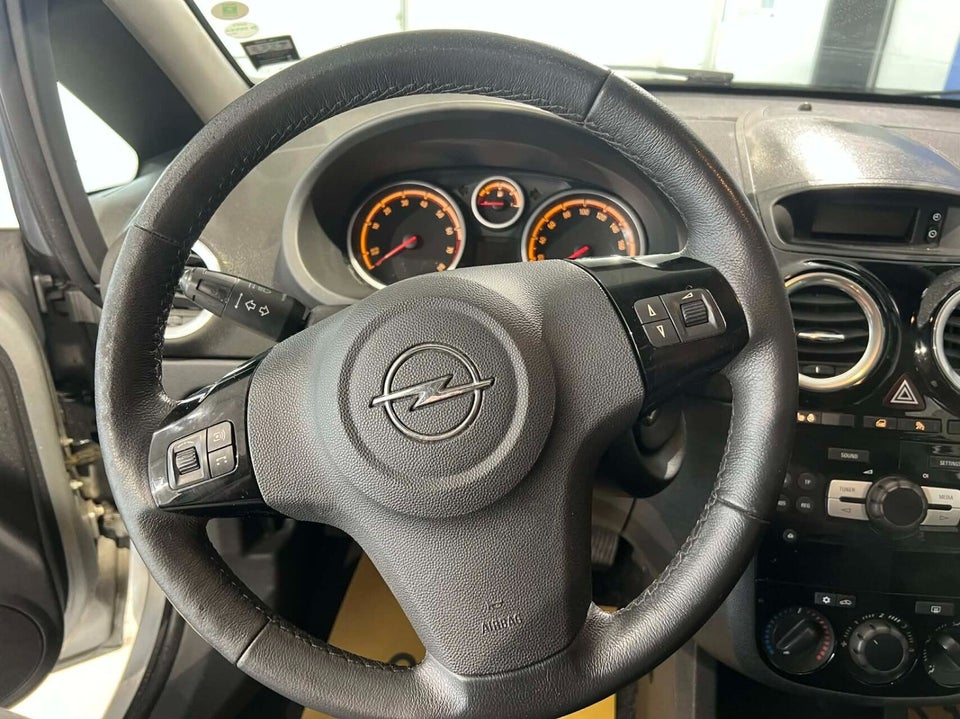 Opel Corsa 1,4 16V Cosmo 5d