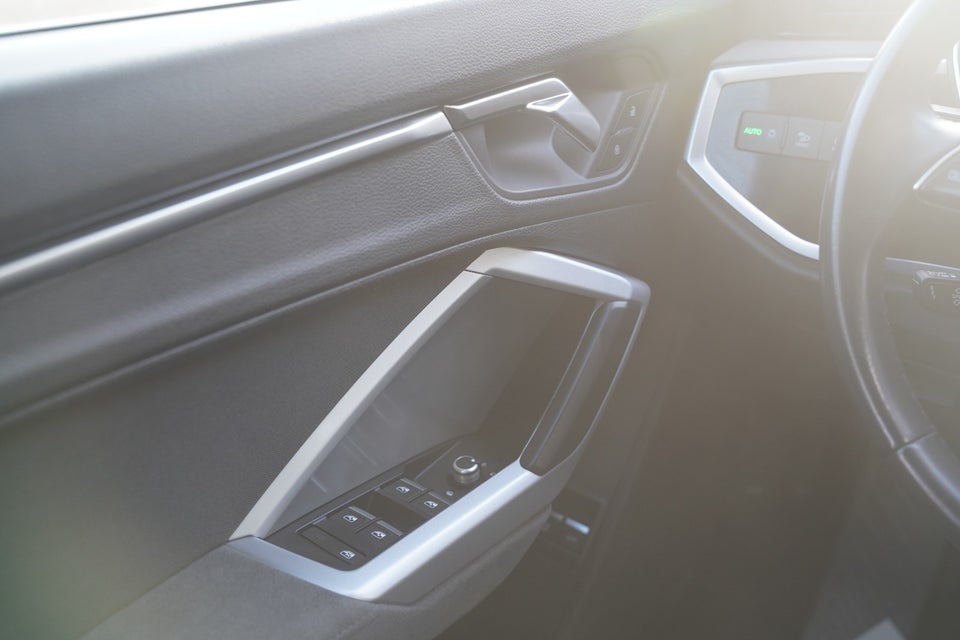 Audi Q3 45 TFSi e Attitude plus S-tr. 5d