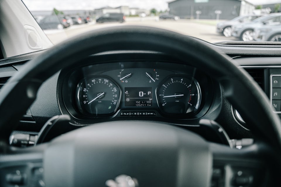 Peugeot Expert 2,0 BlueHDi 122 L3 Plus EAT8 Van