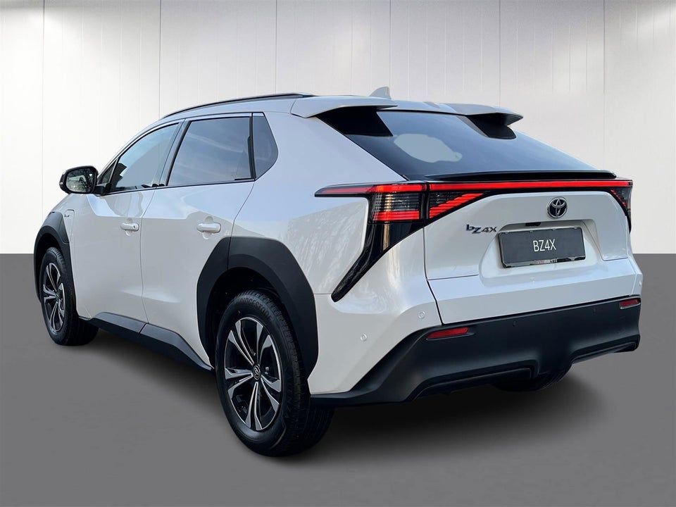 Toyota bZ4X Executive 5d