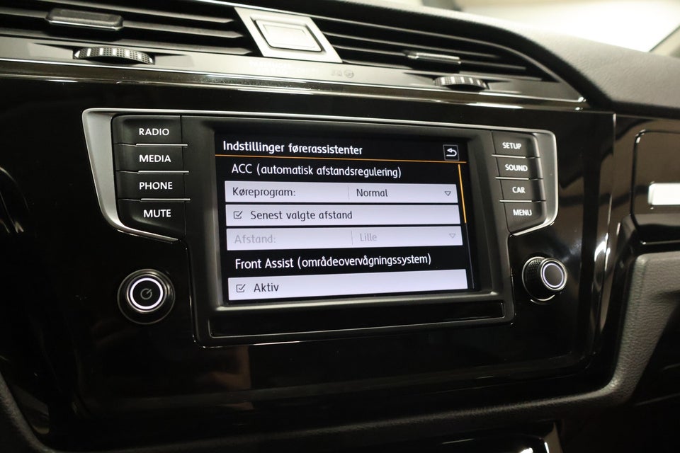 VW Touran 1,6 TDi 110 Highline 7prs 5d