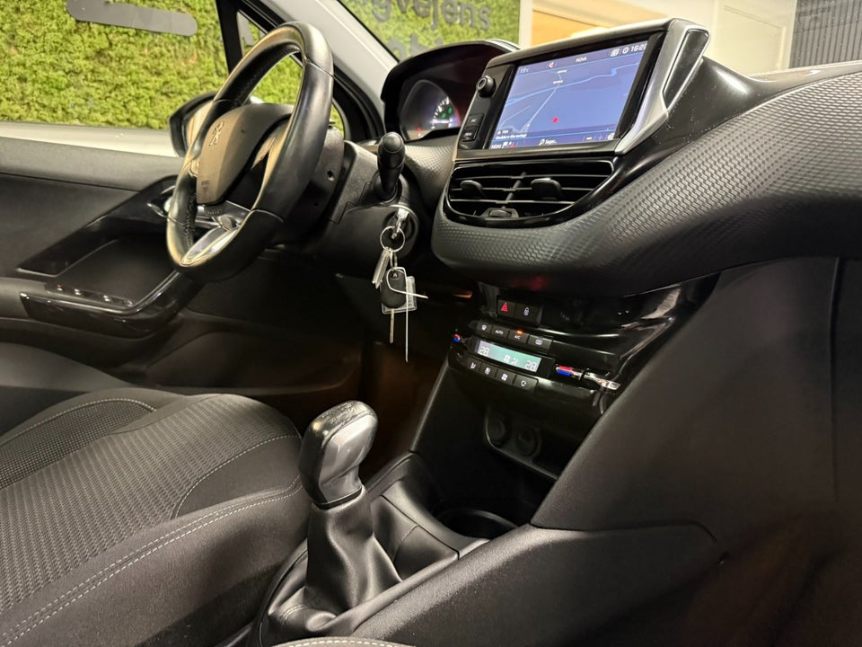 Peugeot 208 1,2 PureTech 82 Allure Sky 5d