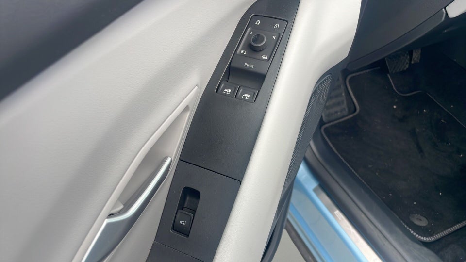 Ford Explorer 77 Premium Extended Range 5d