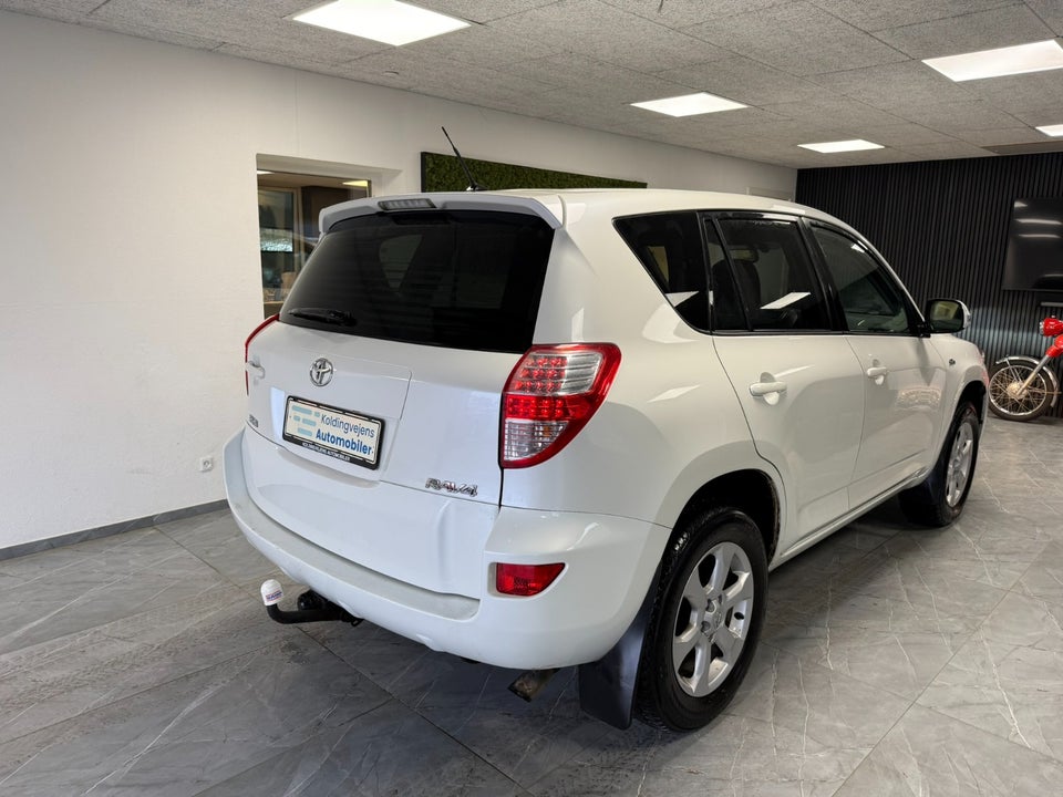 Toyota RAV4 2,2 D-CAT 150 T3 aut. 4x4 Van 5d