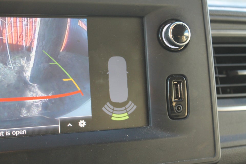 Renault Master IV T33 2,3 dCi 135 L2H2 Kassevogn