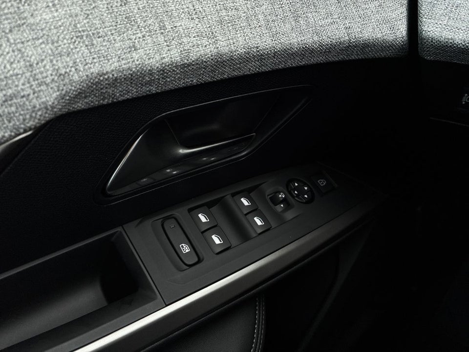Peugeot e-5008 77 Allure 7prs 5d