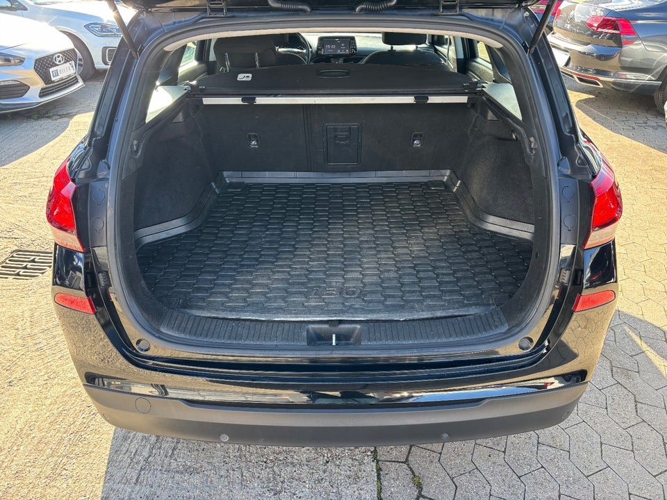 Hyundai i30 1,4 T-GDi Trend stc. DCT 5d