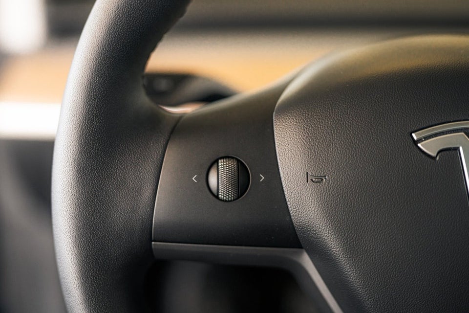 Tesla Model 3 Long Range AWD 4d