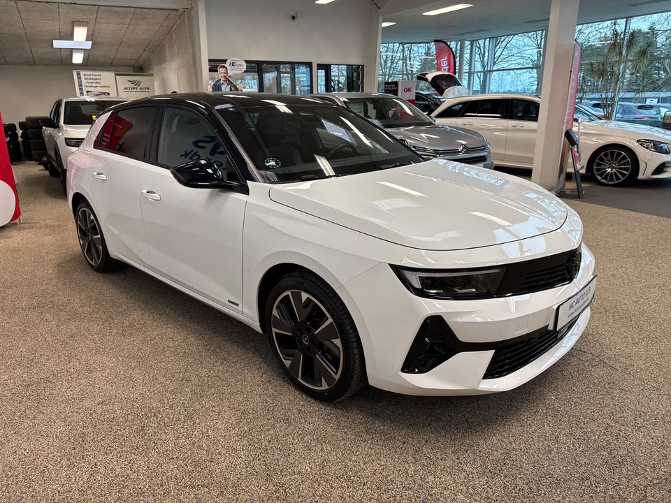 Opel Astra-e 54 Ultimate 5d
