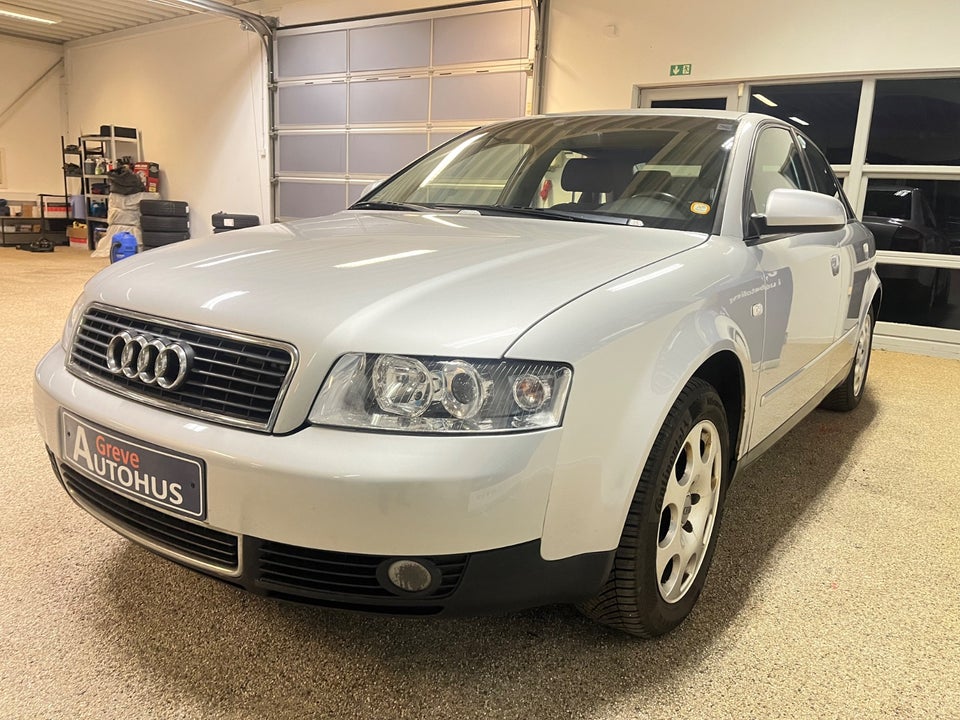 Audi A4 2,4 V6 4d