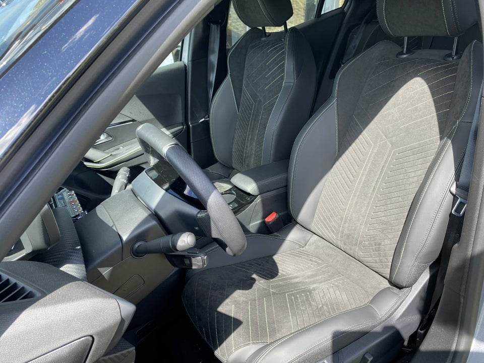 Peugeot e-2008 54 GT 5d