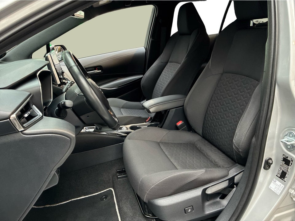 Toyota Corolla 1,8 Hybrid Essential Comfort Touring Sports MDS 5d