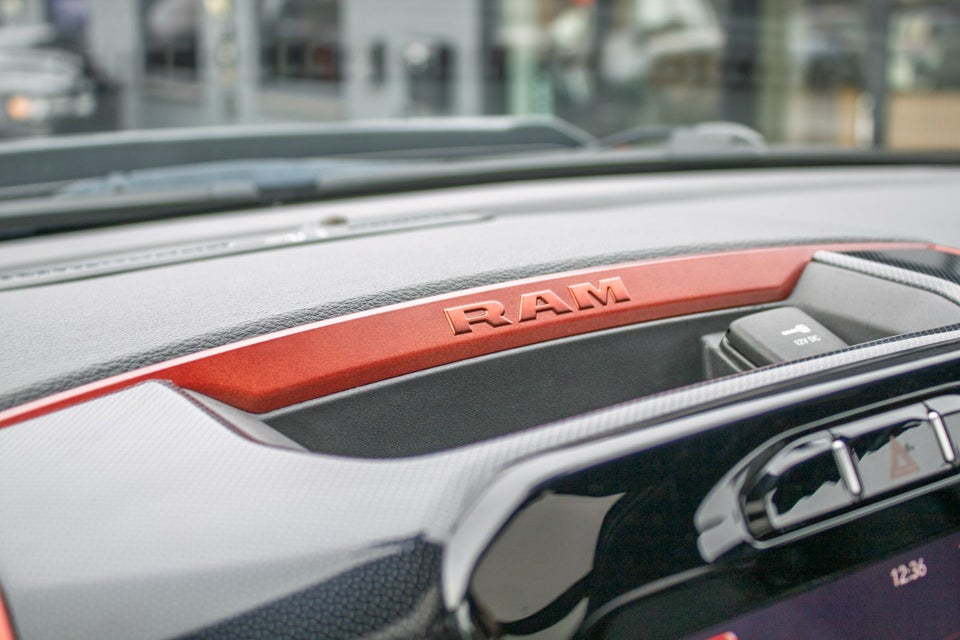 Dodge RAM 1500 5,7 V8 Hemi Rebel aut. 4d