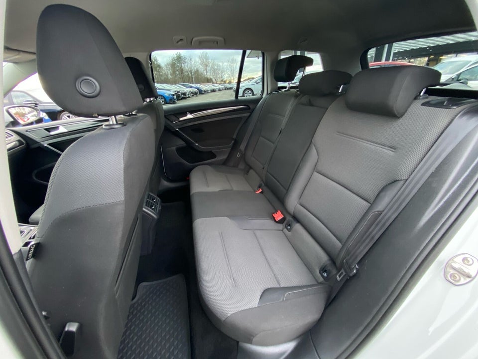 VW Golf VII 1,6 TDi 105 Comfortline BMT 5d