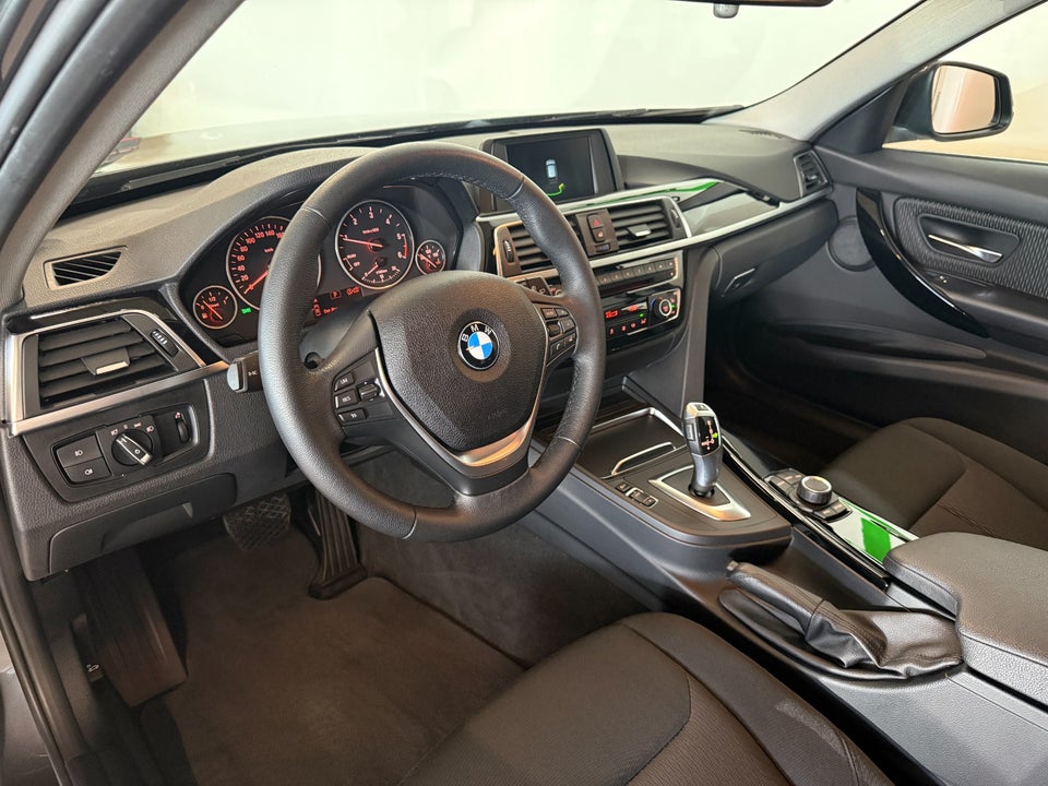 BMW 320d 2,0 Touring Advantage aut. 5d