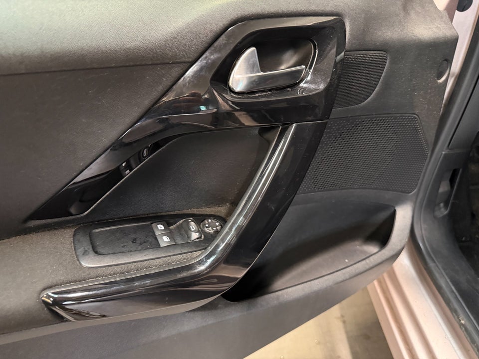 Peugeot 208 1,2 VTi Active 3d