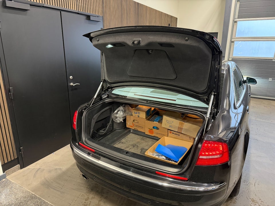 Audi A8 3,7 quattro Tiptr. 4d