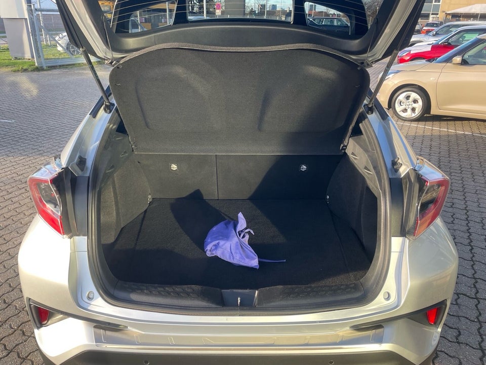 Toyota C-HR 1,8 Hybrid Premium Selected CVT 5d