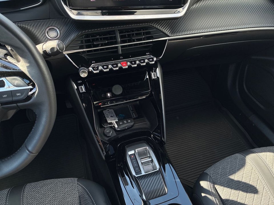 Peugeot 2008 1,2 PureTech 130 First Selection EAT8 5d