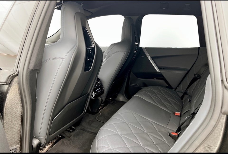 BMW iX xDrive60 Fully Charged 5d