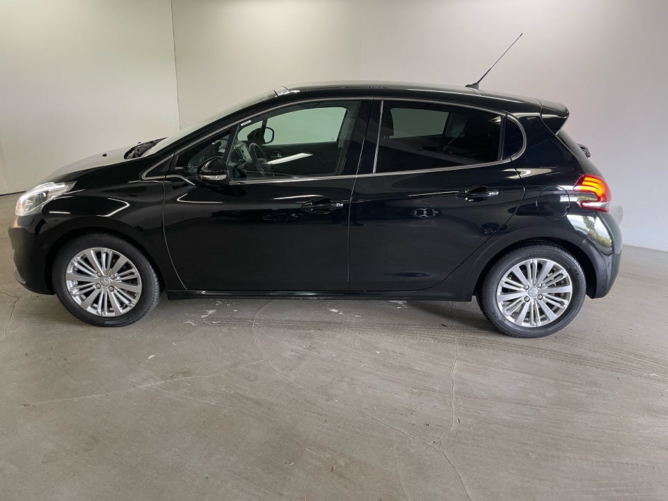 Peugeot 208 1,5 BlueHDi 100 Privé 5d