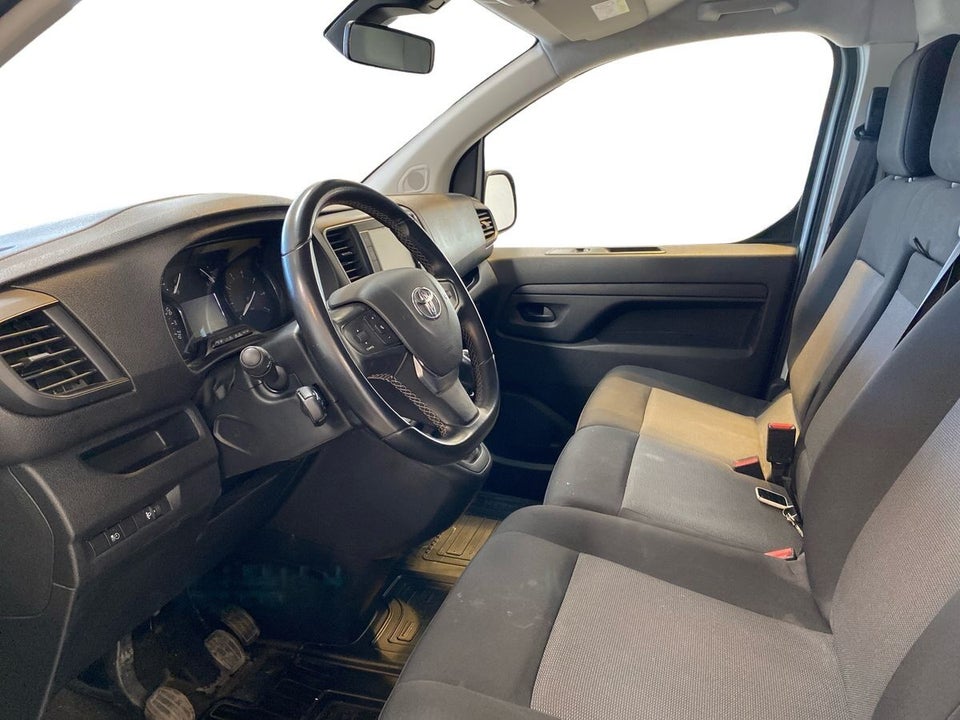 Toyota ProAce 2,0 D 144 Medium Comfort Master 4d