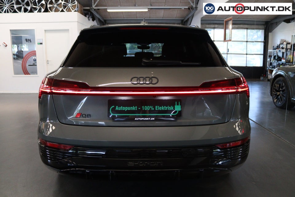 Audi Q8 e-tron 55 S-line quattro 5d