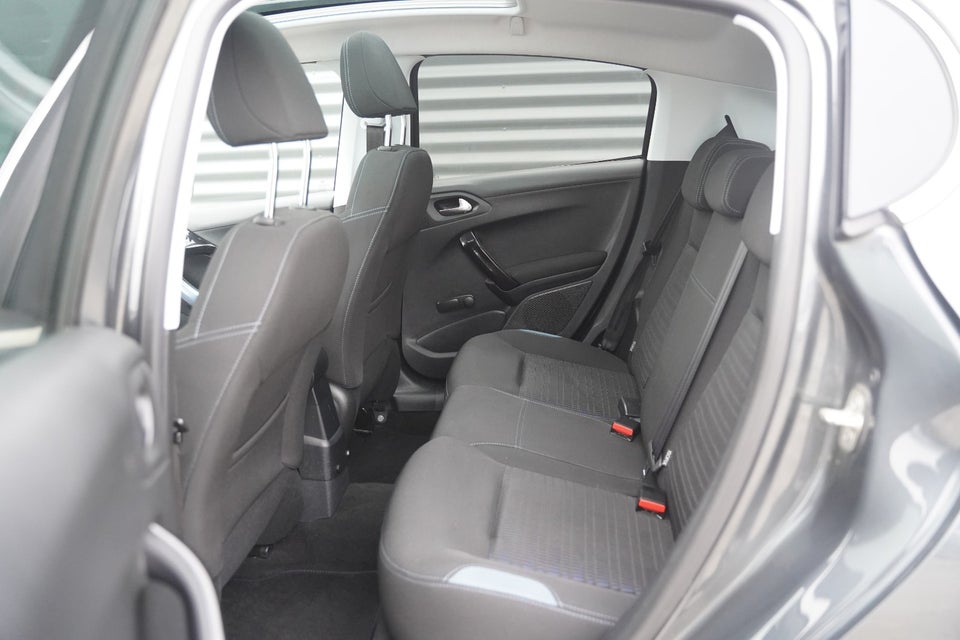 Peugeot 208 1,2 VTi Allure Sky 5d