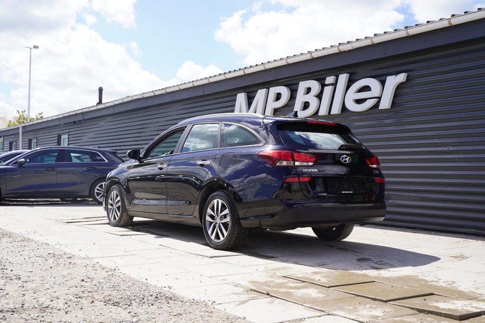 Hyundai i30 1,6 CRDi 115 Premium stc. 5d