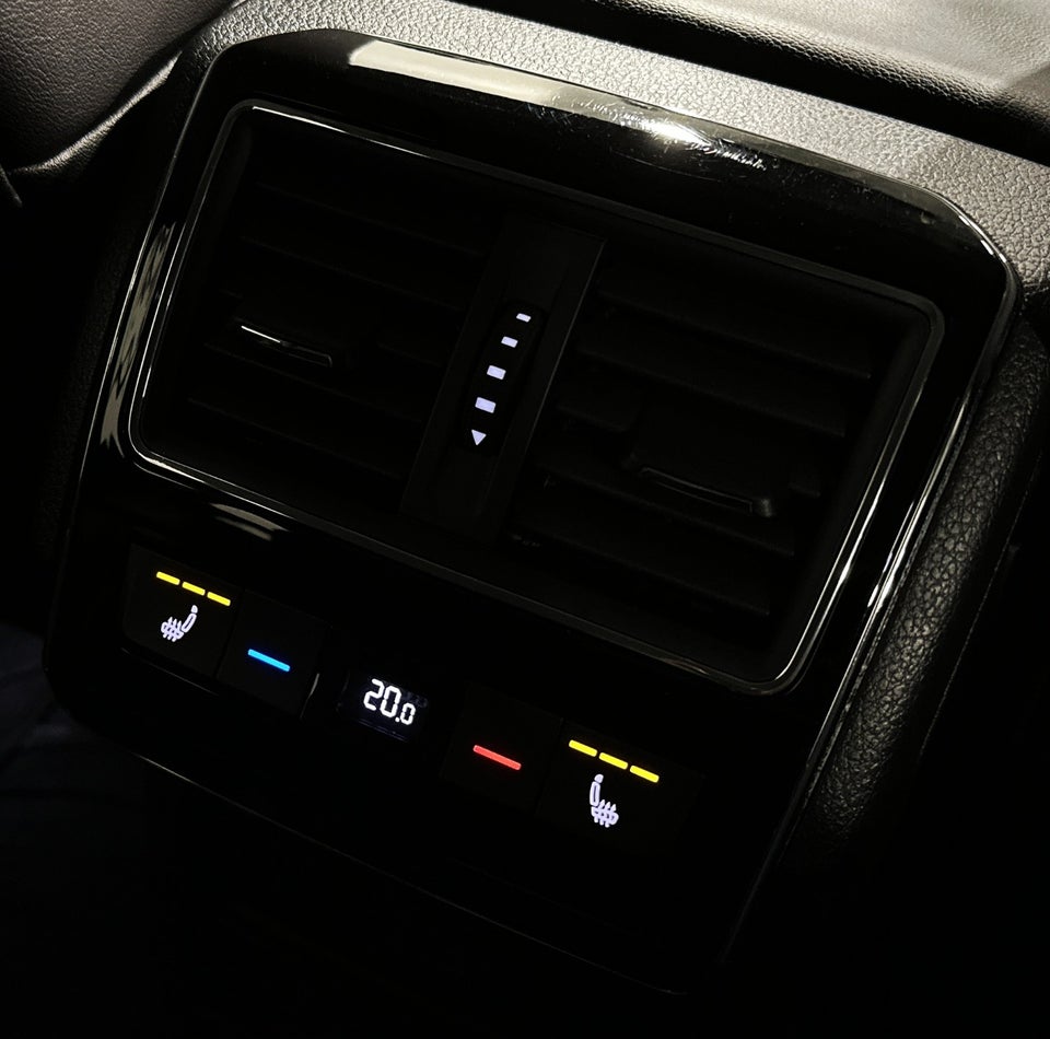 Skoda Superb 2,0 TDi 150 Business Executive Combi DSG 5d