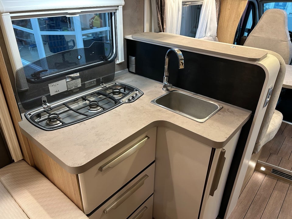 Knaus Sky 2,3 Ti 700 MEB aut. 2d